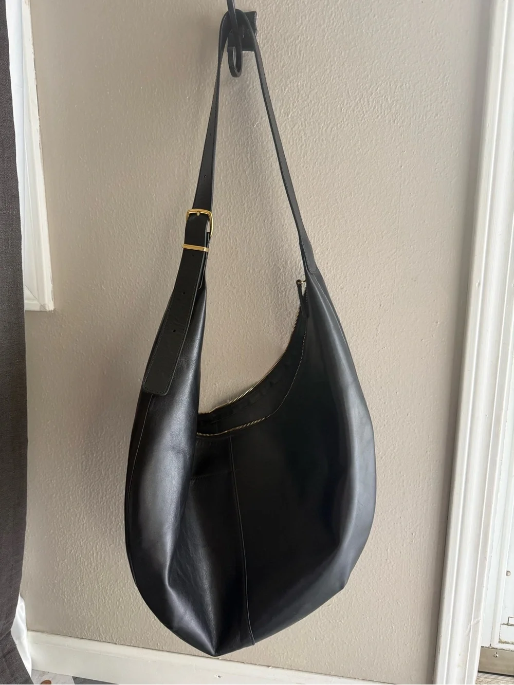 Madewell - The Essential Curve Black Leather Shoulder Bag (Rare)